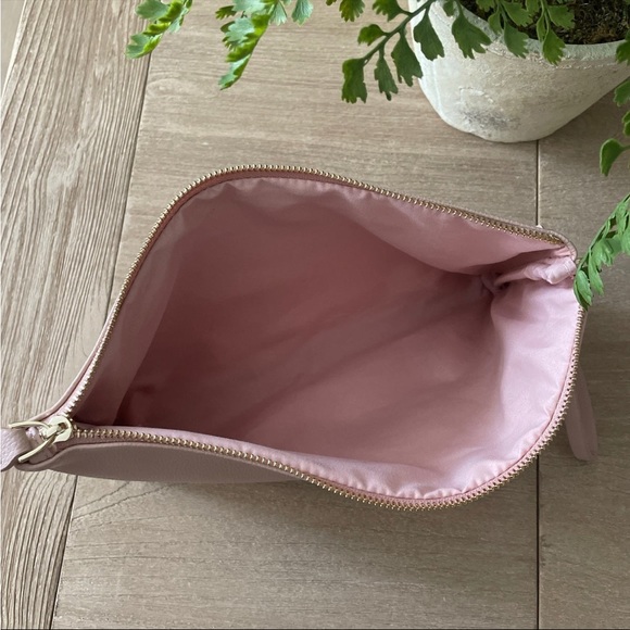 Pre Owned Fawn Design in Warm Blush Color Clutch Bag & Changing Mat - Picture 8 of 9